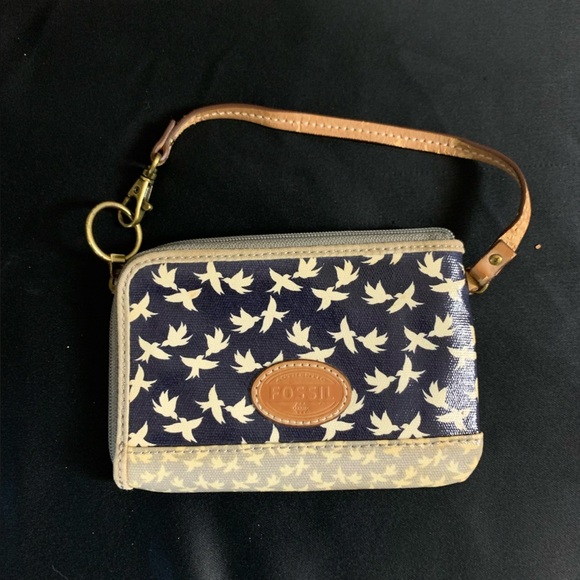 Fossil Blue and Beige Bird Pattern Wristlet - Picture 1 of 4